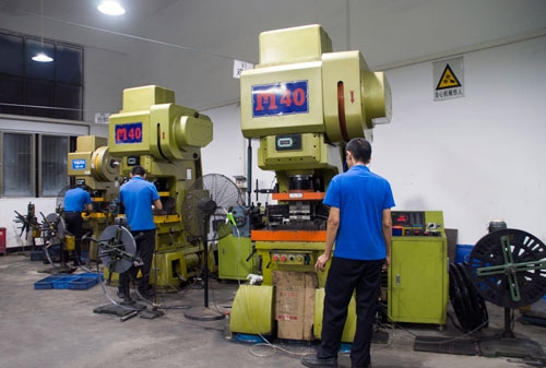 精密龍生產(chǎn)車間